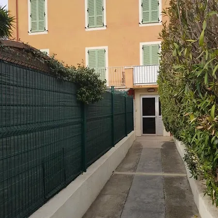 Cap à 400 M Des Plages Antibes